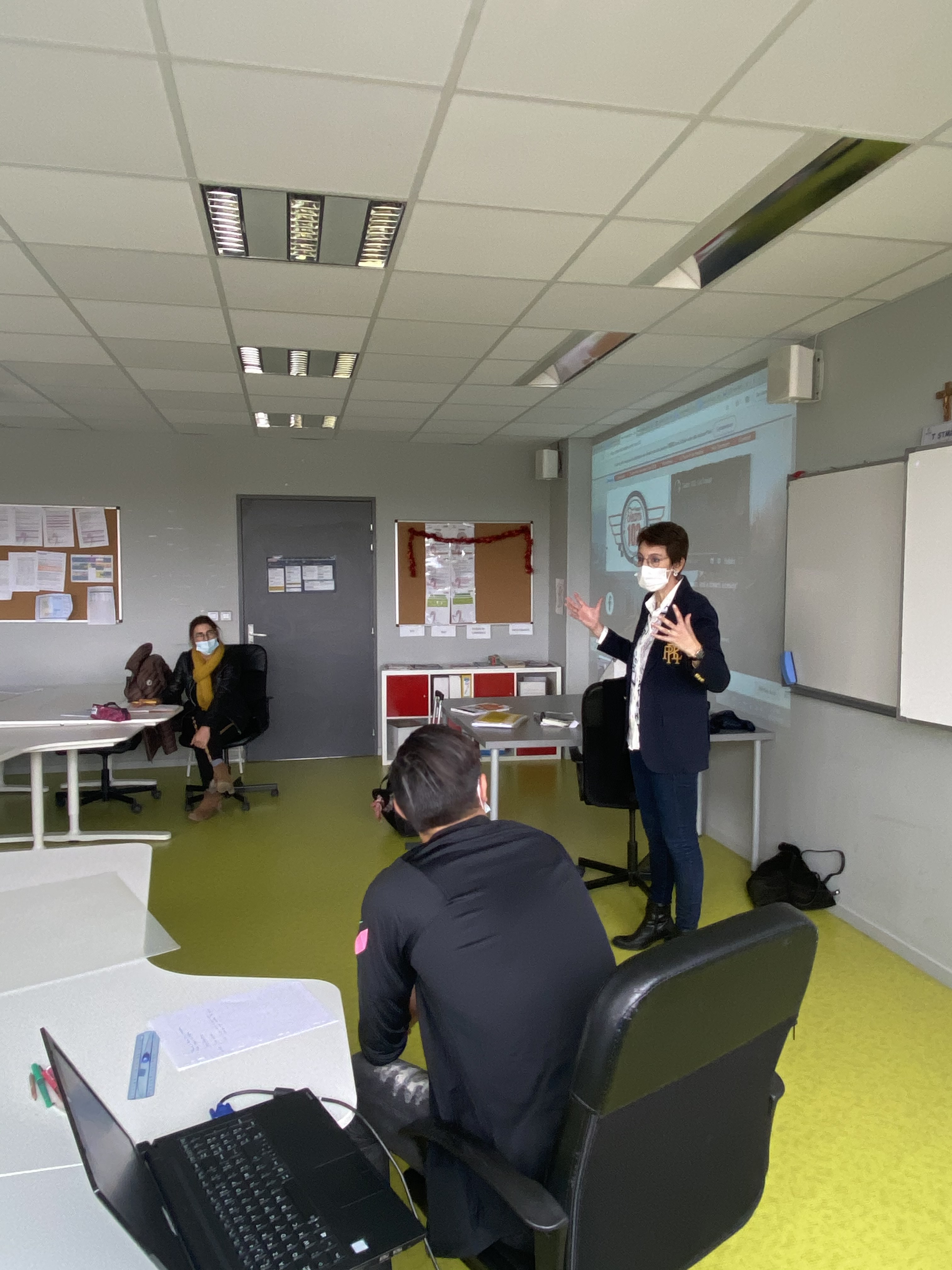Rencontre avec Mme Roze et les Terminales STMG (AGAP International)