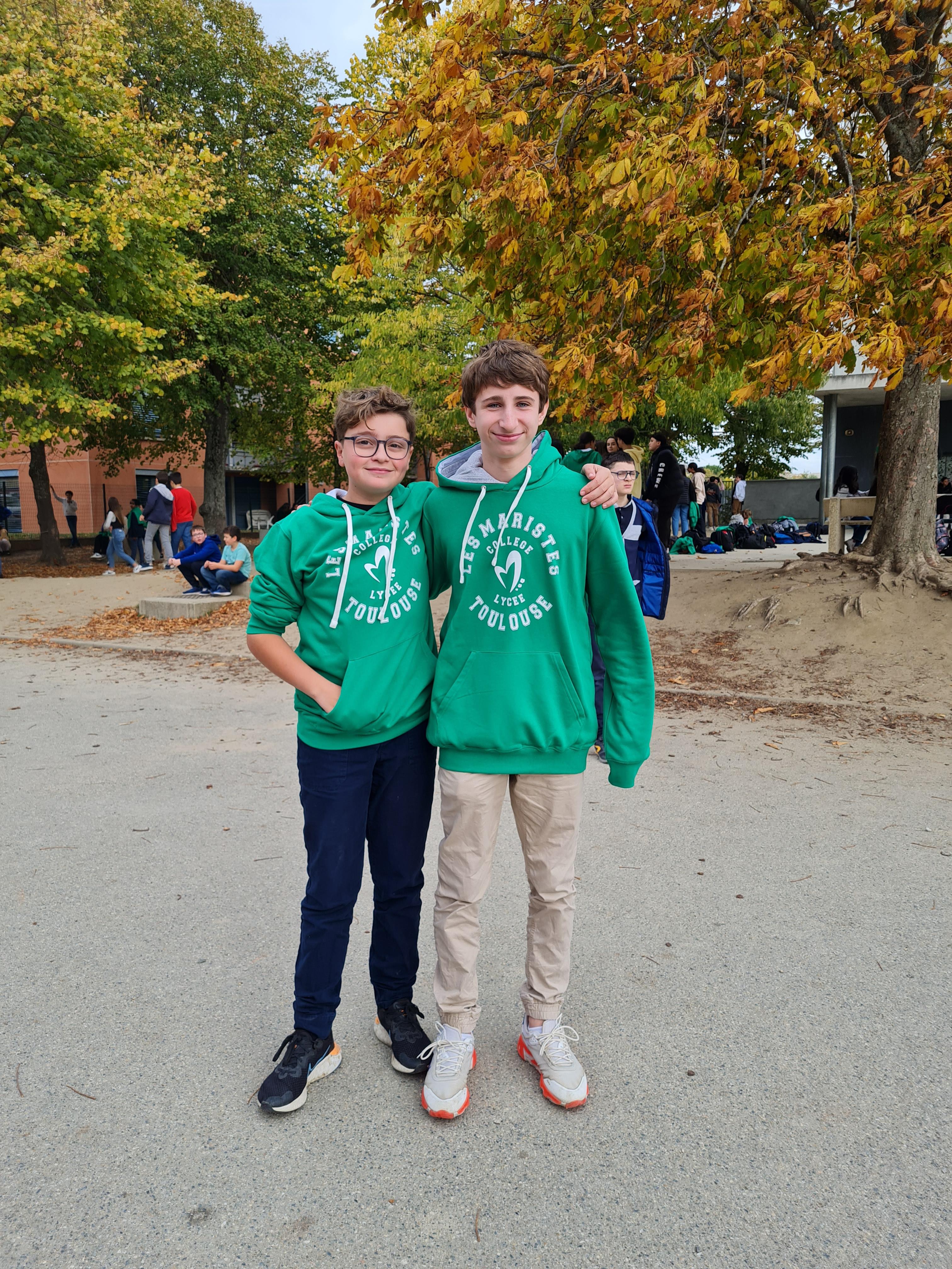Signe d'appartenance... Le sweat-shirt Maristes