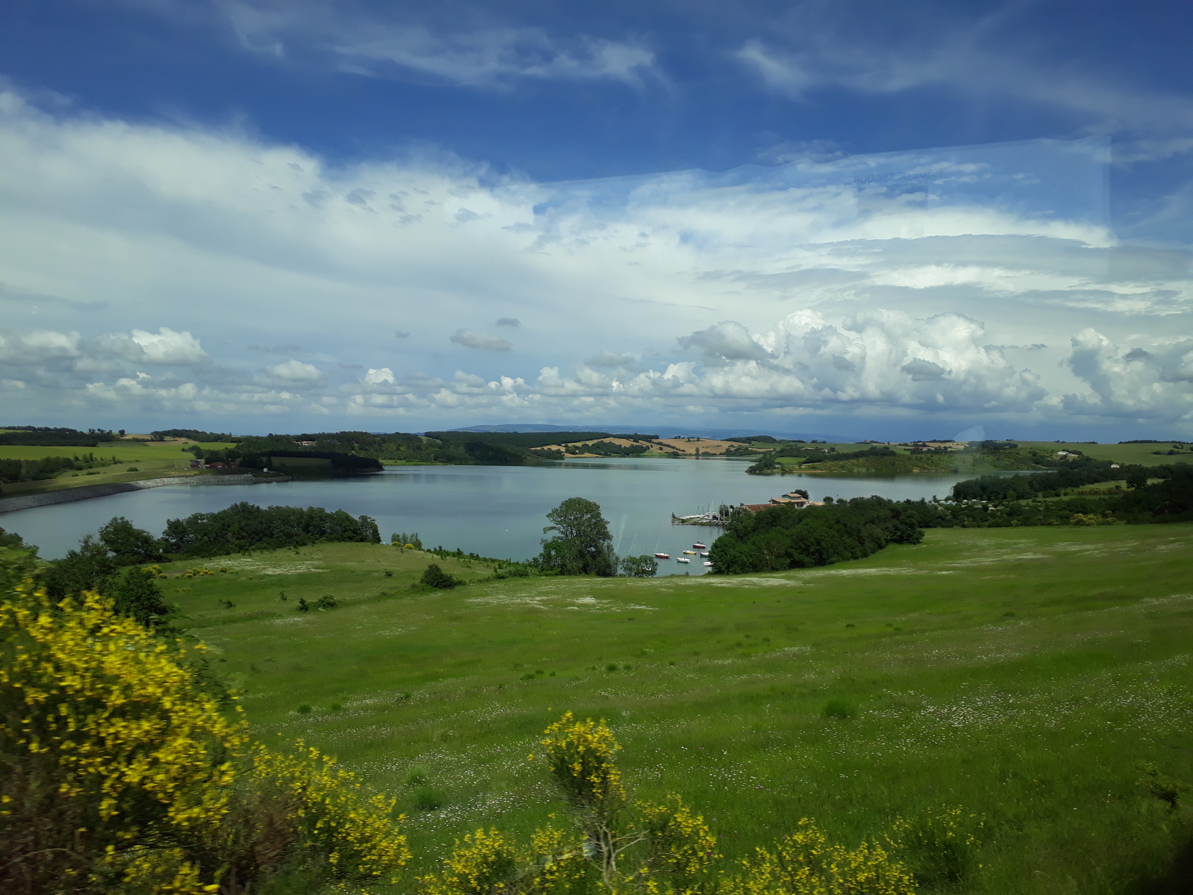 Journée de fin d'année des 1ère ES-L le 7 juin (voile au lac de la Ganguise)