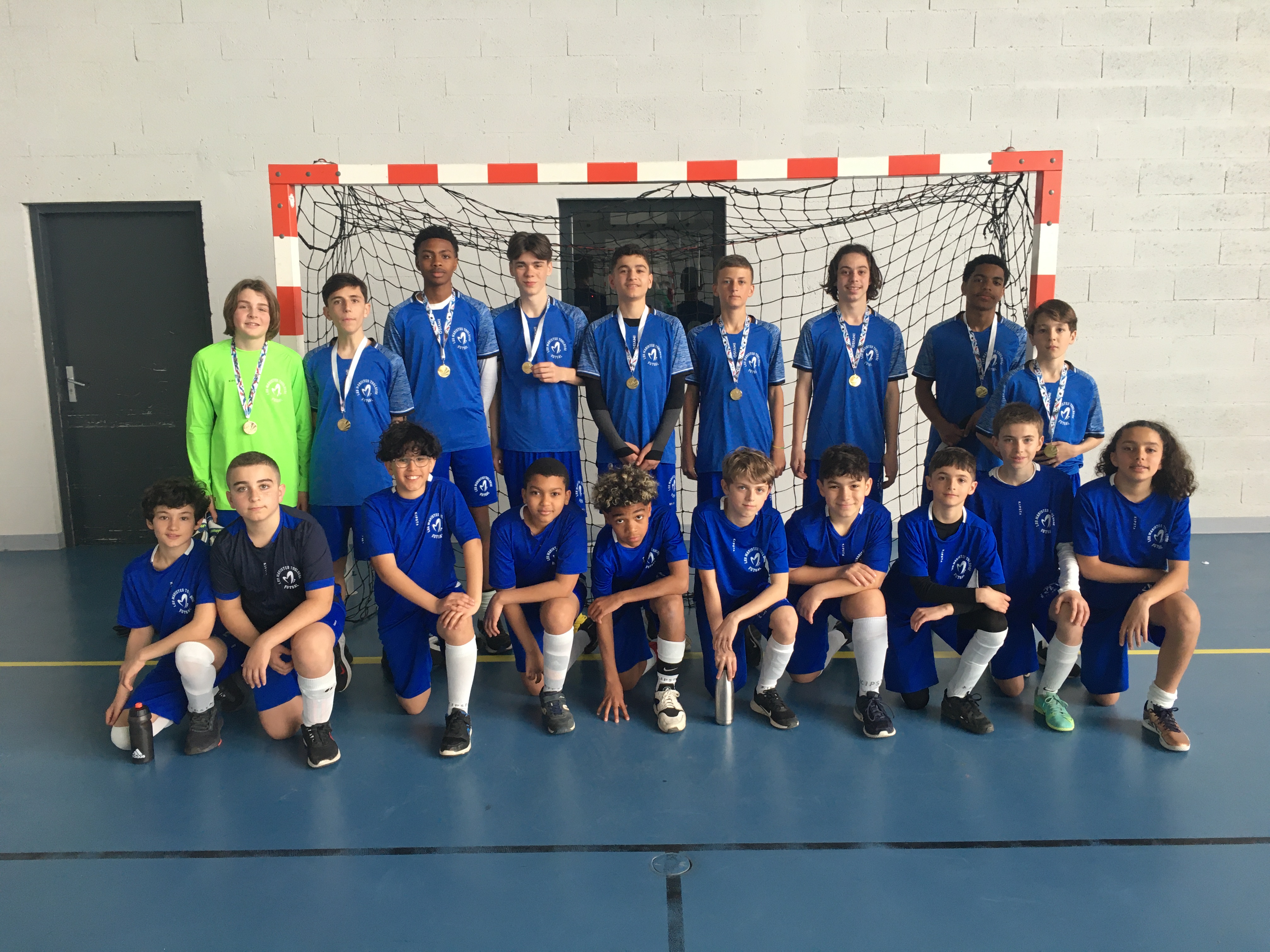 Visuel : Les joueurs Minimes Maristes de Futsal sacrs 